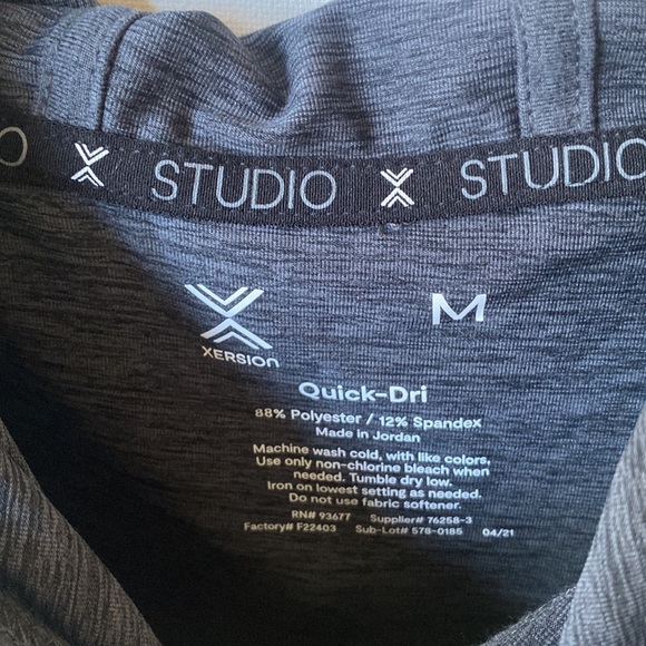 Xersion Studio Quick-Dry Sleeveless hooded Charcoal tank top, Size Medium, NWT - Picture 4 of 7